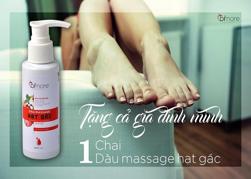 Hãy chuẩn bị một chai dầu massage hạt gấc cho cả gia đình